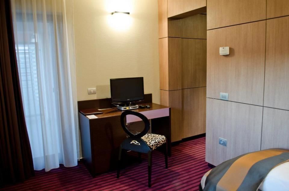 Отель Hotel Tolea Тырговиште-21