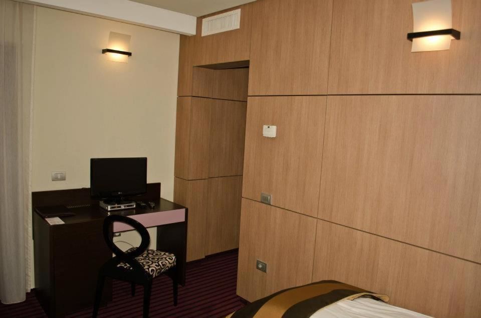 Отель Hotel Tolea Тырговиште-23